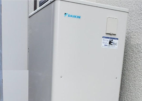 三菱丸型電気温水器からダイキンエコキュートへ取替工事