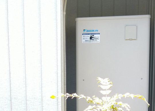三菱丸型電気温水器からダイキンエコキュートへ取替工事